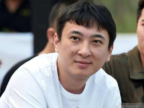 娱乐圈吃瓜男的是谁,揭秘“吃瓜男”的真实身份